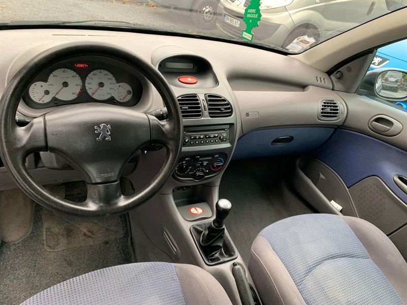 <h1>PEUGEOT 206 2004</h1>