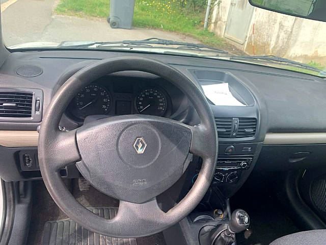 <h1>RENAULT CLIO II 2004</h1>